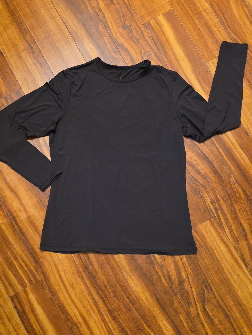 Cuddl Duds Women's Black Long-Sleeve Crewneck Tee